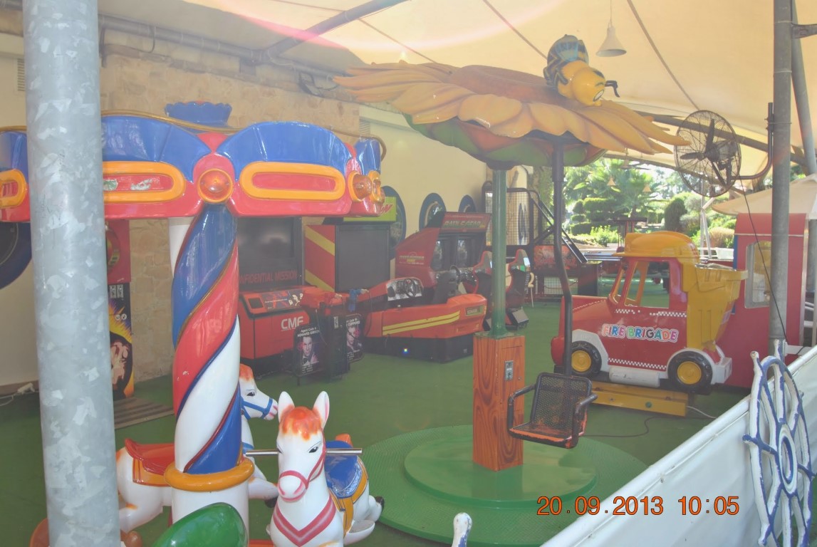 imagini hotel TITANIC LARA